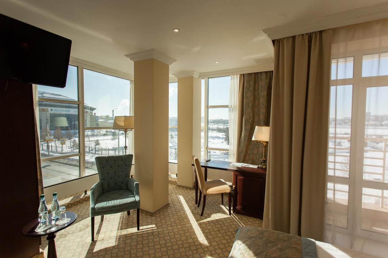 Retail areas and hotel complexes